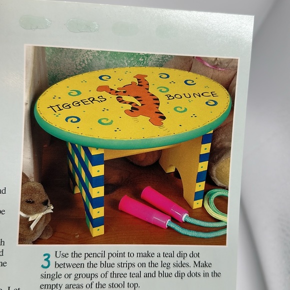 Pooh Stencils 2-8”x 10” Plastic Sheets Plus 9 Friendly Projects - Picture 10 of 12